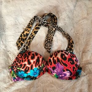 Bombshell Victoria’s Secret swim top
